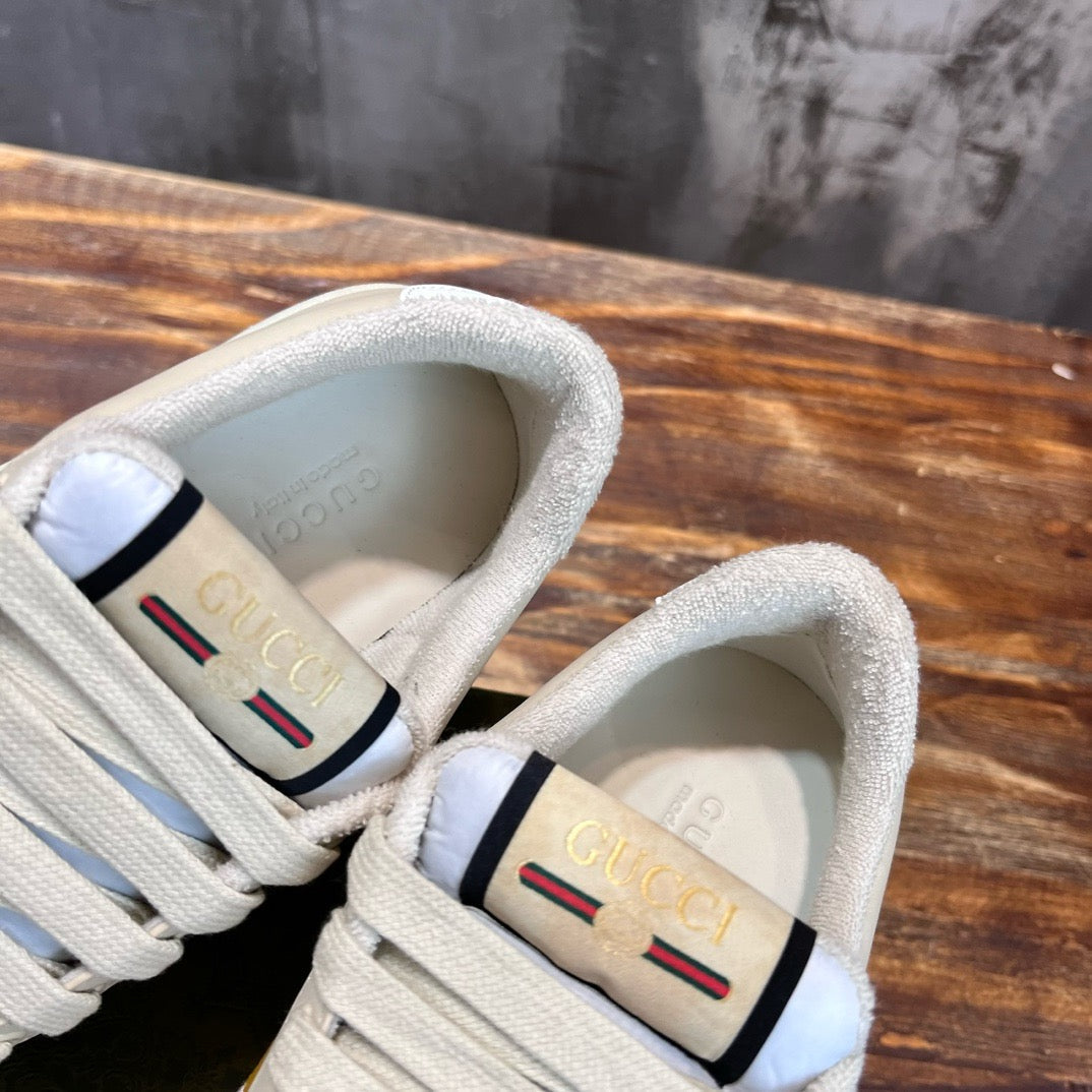 GUC Sneakers