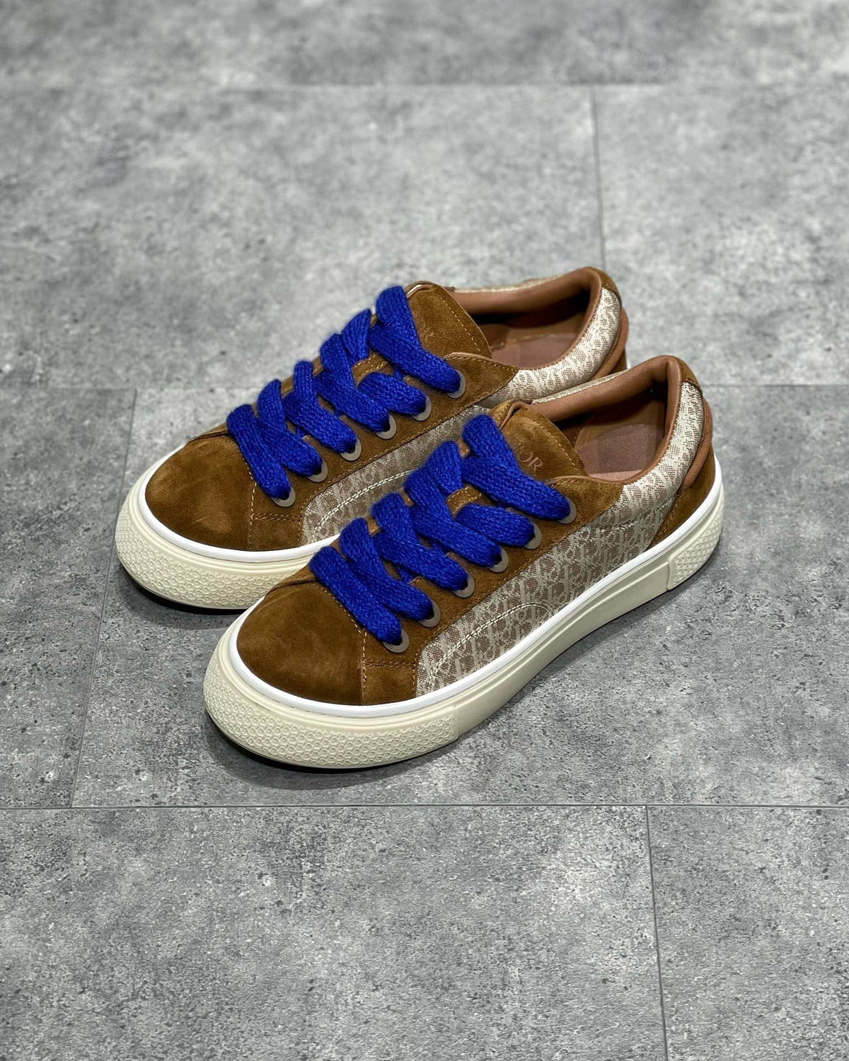 DIO Sneakers