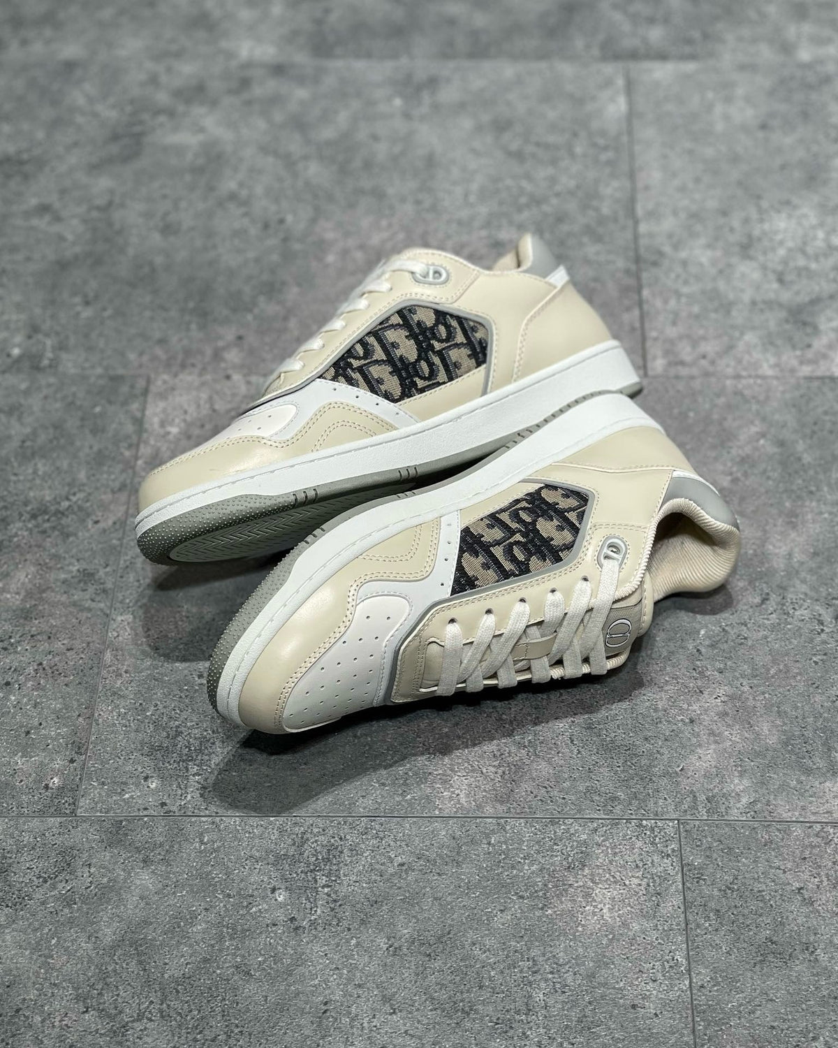 DIO Sneakers