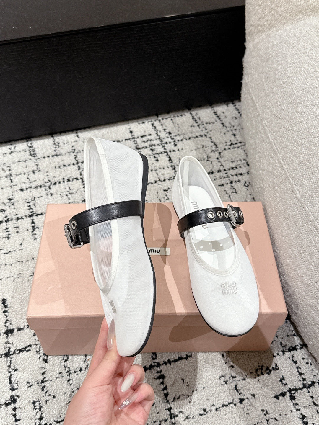 MM BALLET FLATS IN WHITE MESH AND BLACK LEATHER