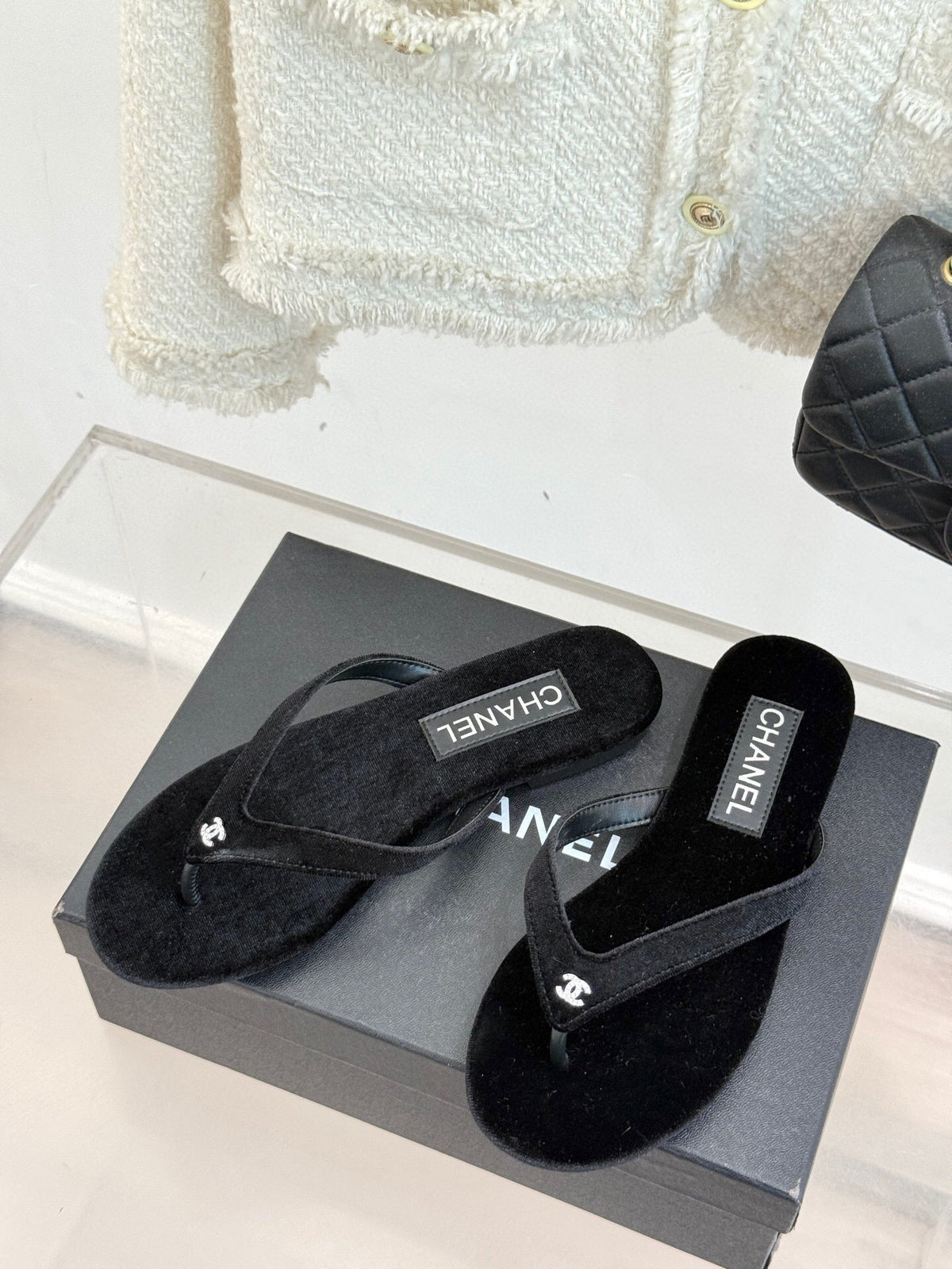 THONG SANDALS IN BLACK VELVET EMBOSSED CRYSTAL