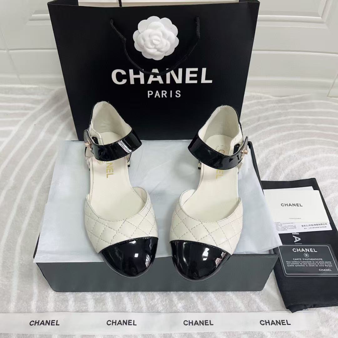 CC FLAT SANDAL IN WHITE MIX BLACK CALFSKIN
