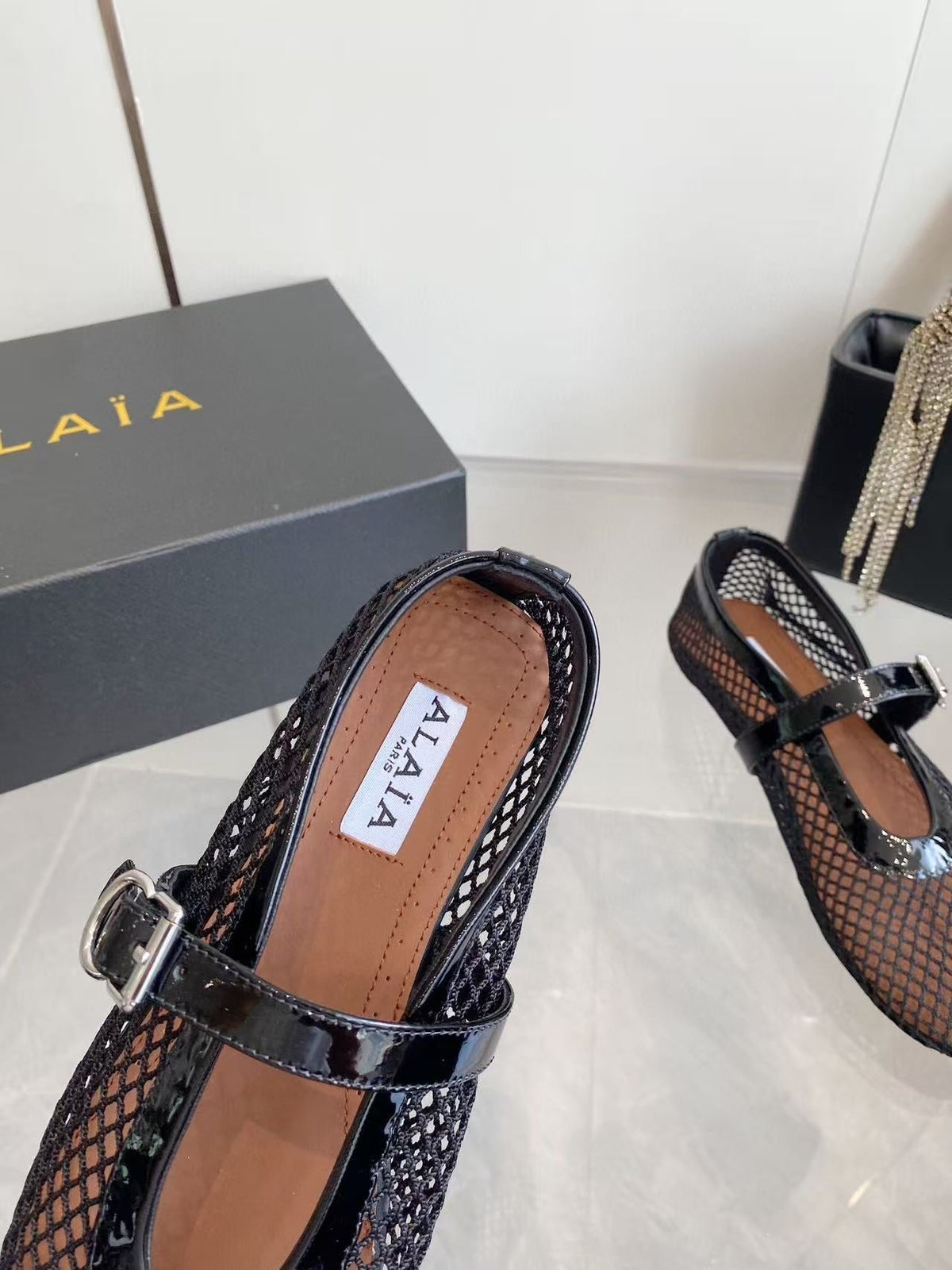 MARY JANE SHOES IN BLACK MESH AND LEATHER