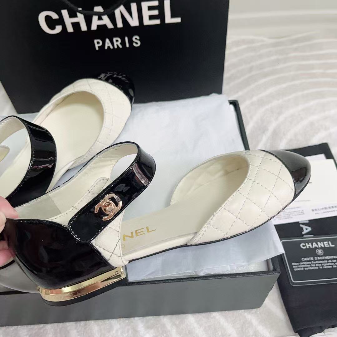 CC CLASSIC MARY JANE FLATS IN WHITE AND BLACK QUILTED CALFSKIN