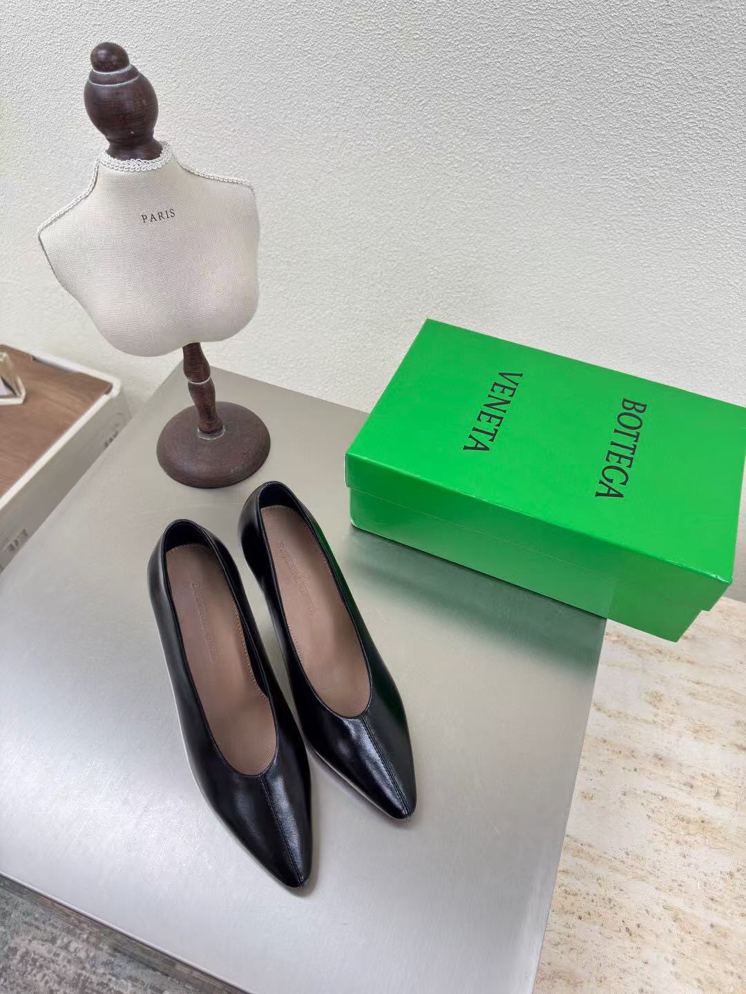 HIGH PUMP IN BLACK SHINY CALFSKIN