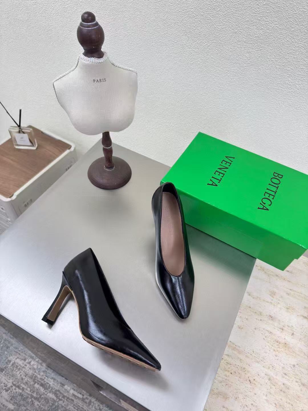 HIGH PUMP IN BLACK SHINY CALFSKIN