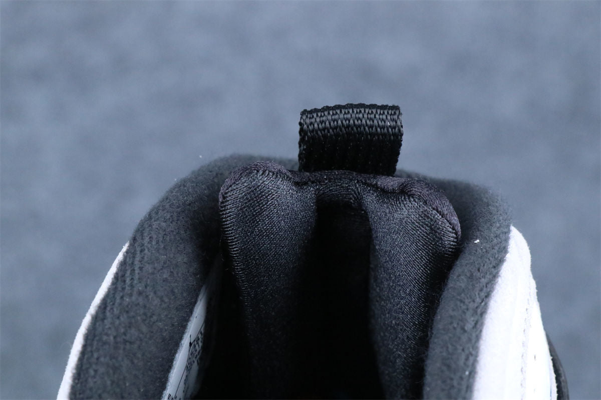 Air Jordan 8 Retro 'Bugs Bunny' 2025