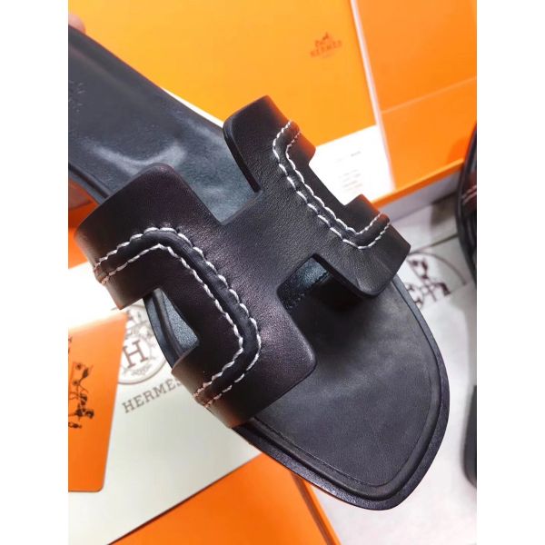HERM Oran Sandals In Black Leather With Stitched Detail