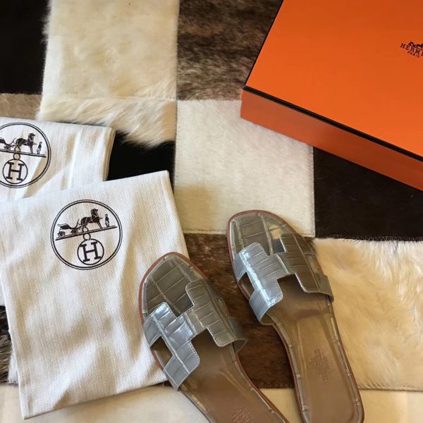 HERM Oran Sandals In Grey Shiny Niloticus Crocodile