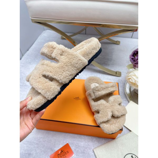 HERM Women's Chypre Sandals In Off White Shearling