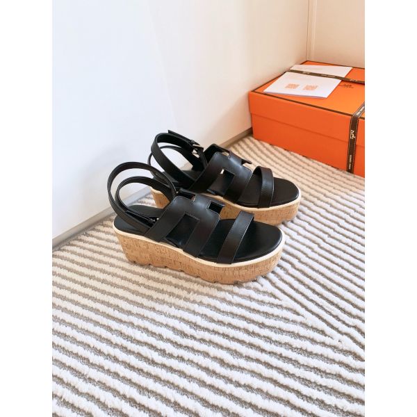 HERM Havane 30 Sandals in Black Calfskin Leather