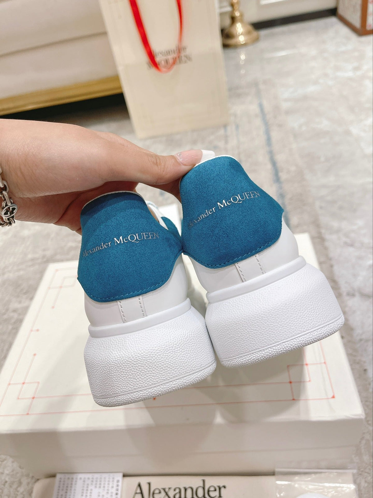 Sneakers & Shoes