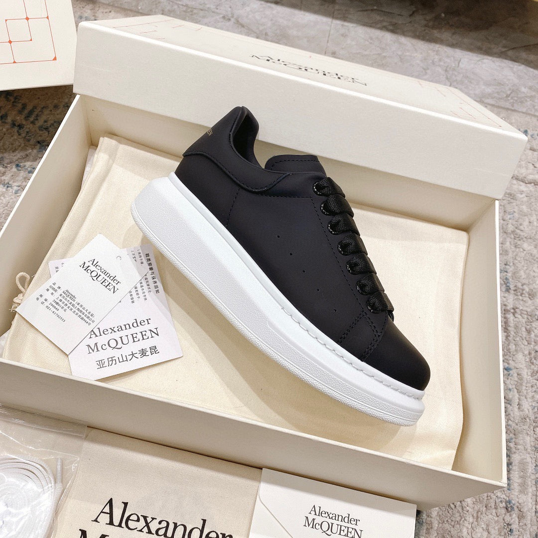 Sneakers & Shoes