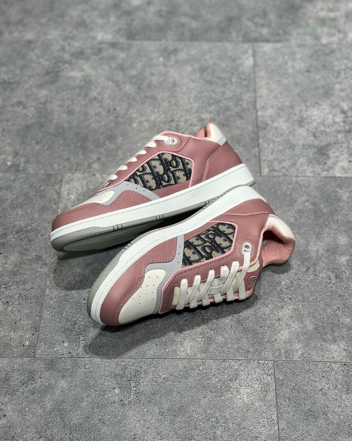 DIO Sneakers