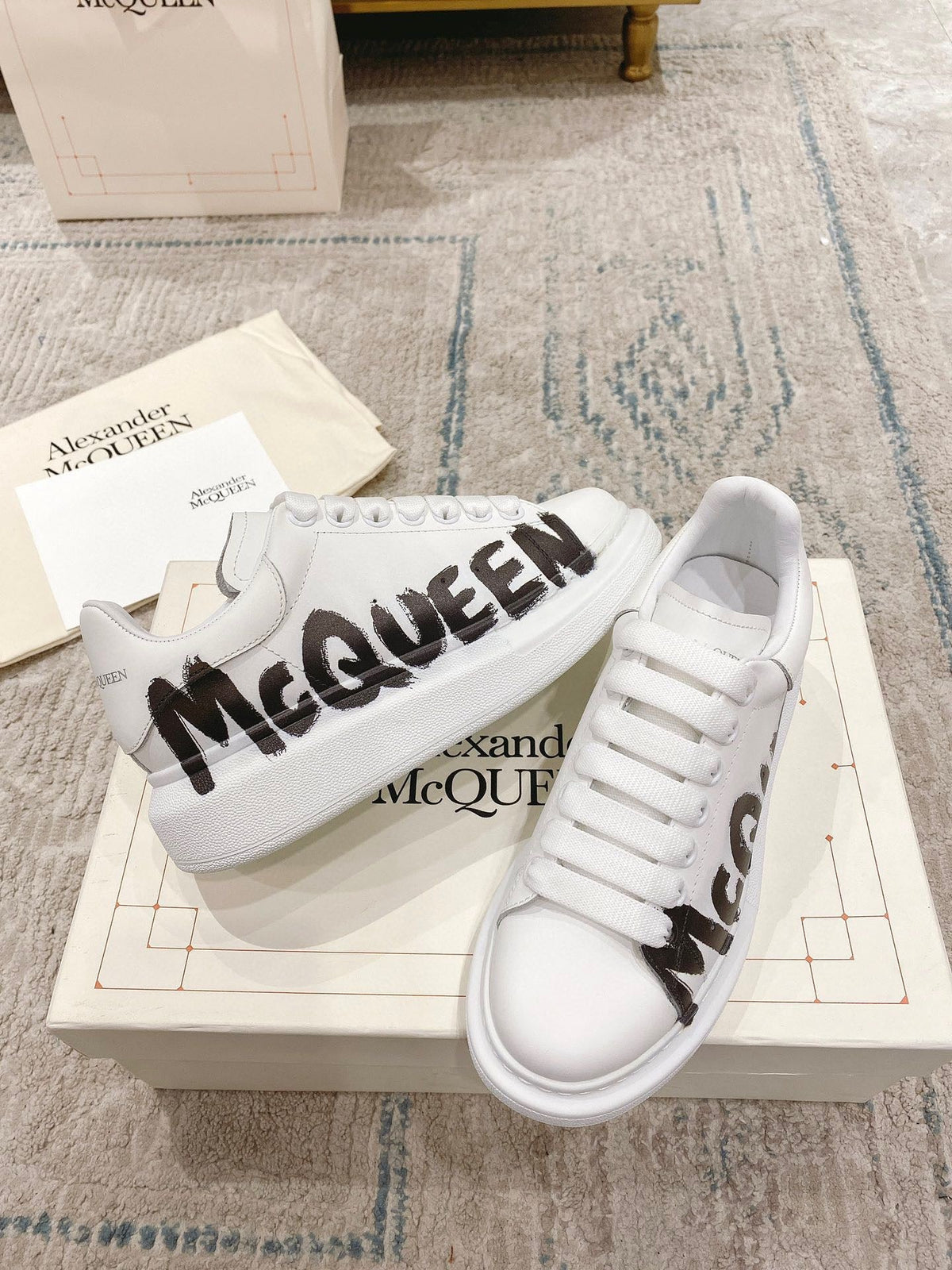 Sneakers & Shoes