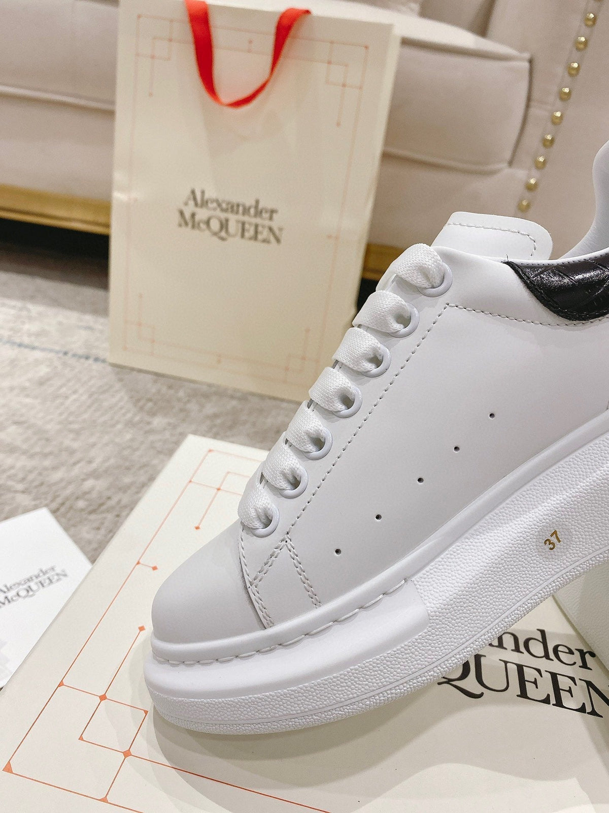 Sneakers & Shoes