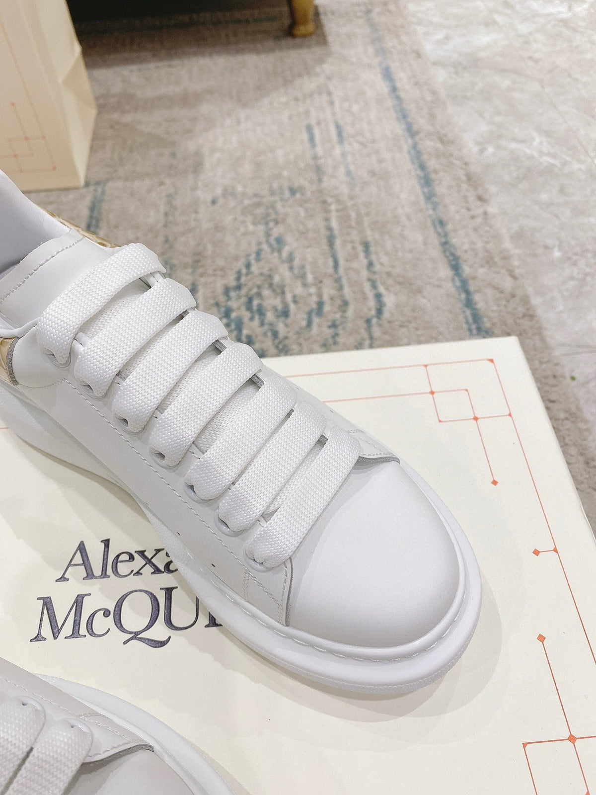 Sneakers & Shoes