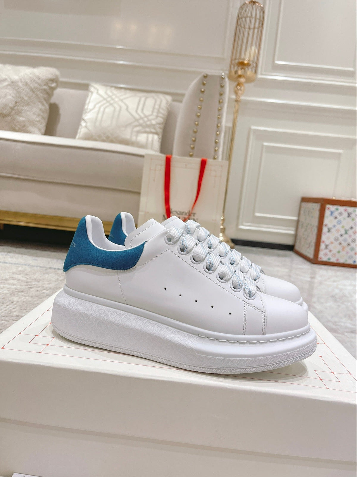 Sneakers & Shoes