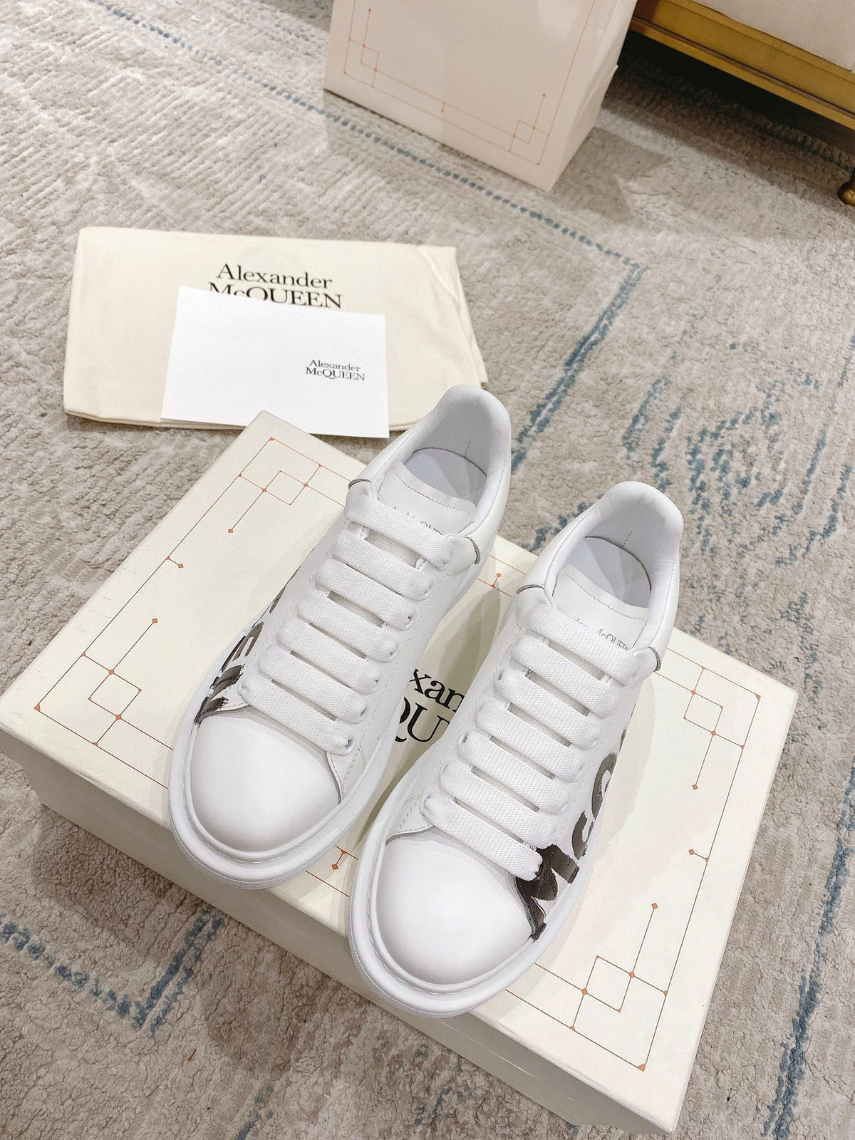 Sneakers & Shoes