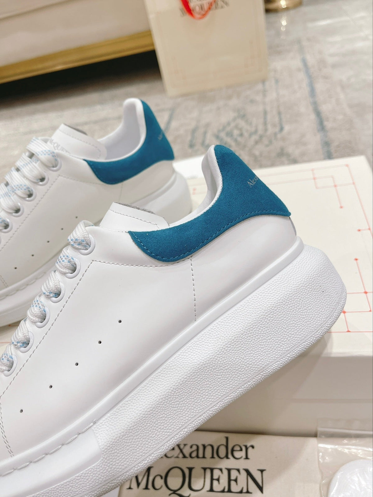 Sneakers & Shoes
