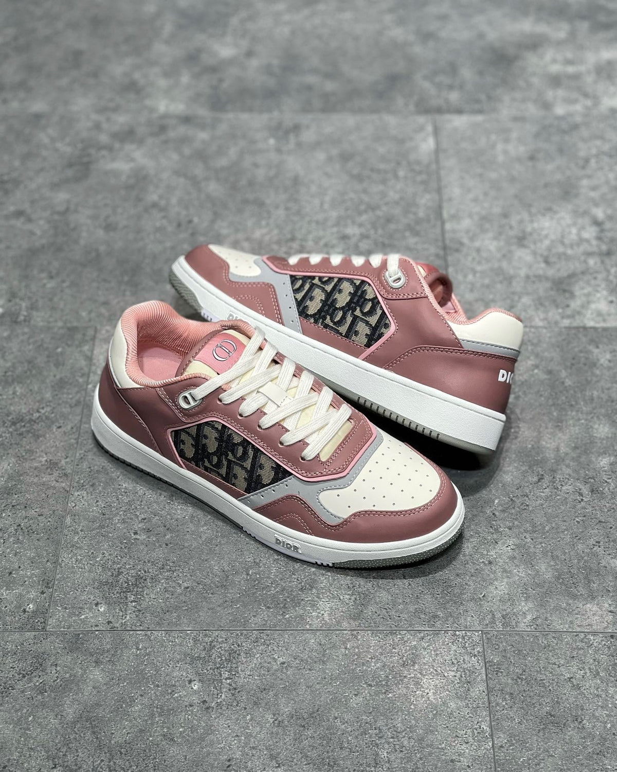 DIO Sneakers