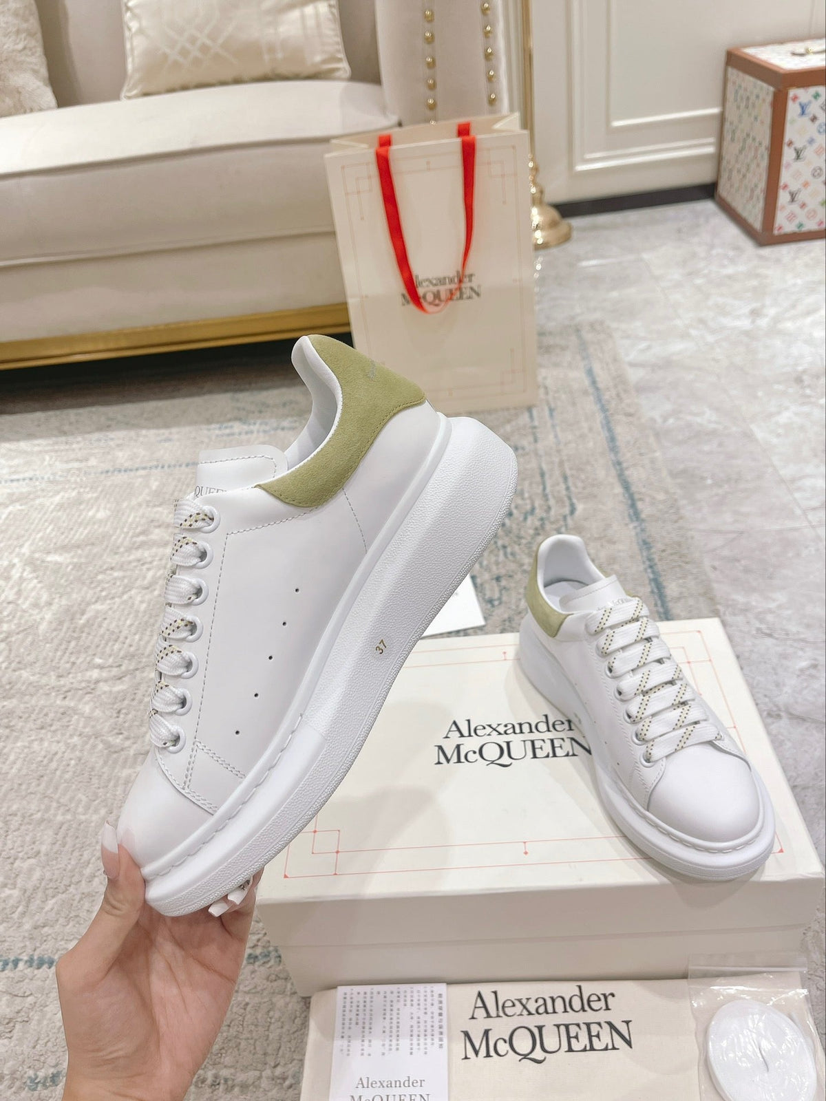 Sneakers & Shoes