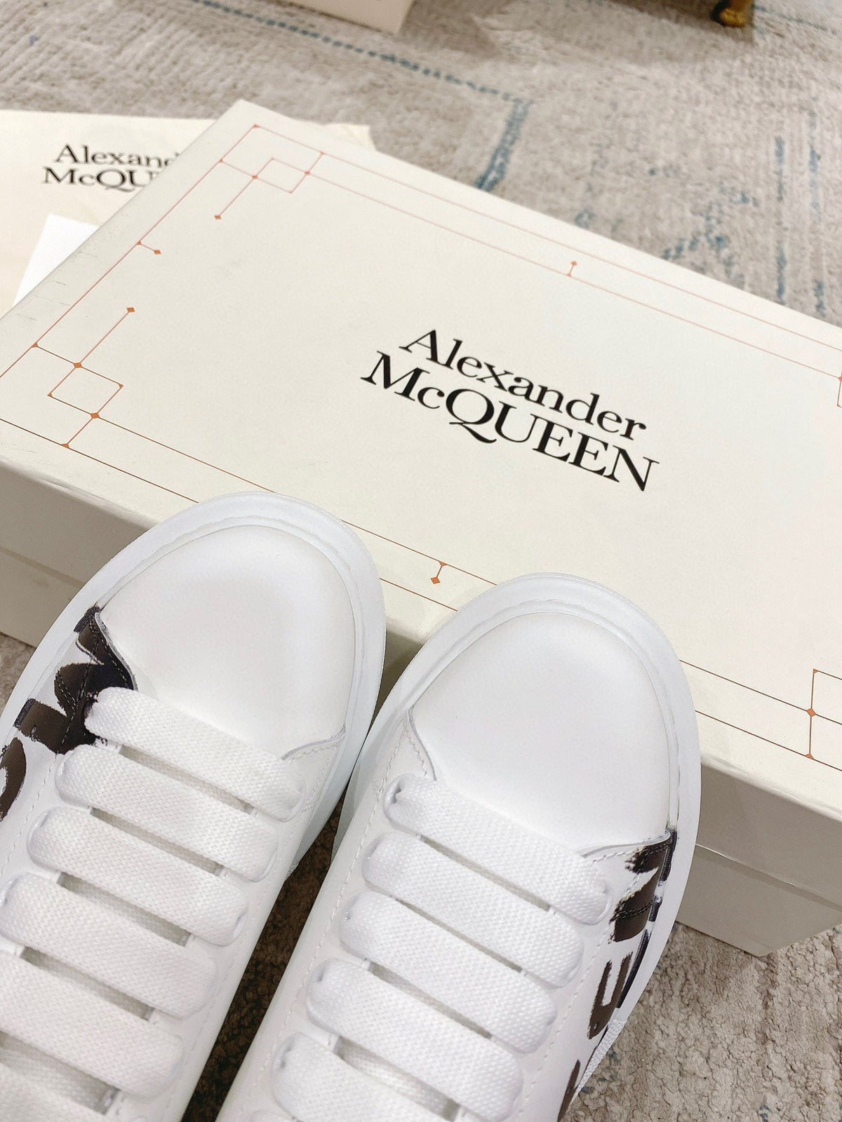 Sneakers & Shoes