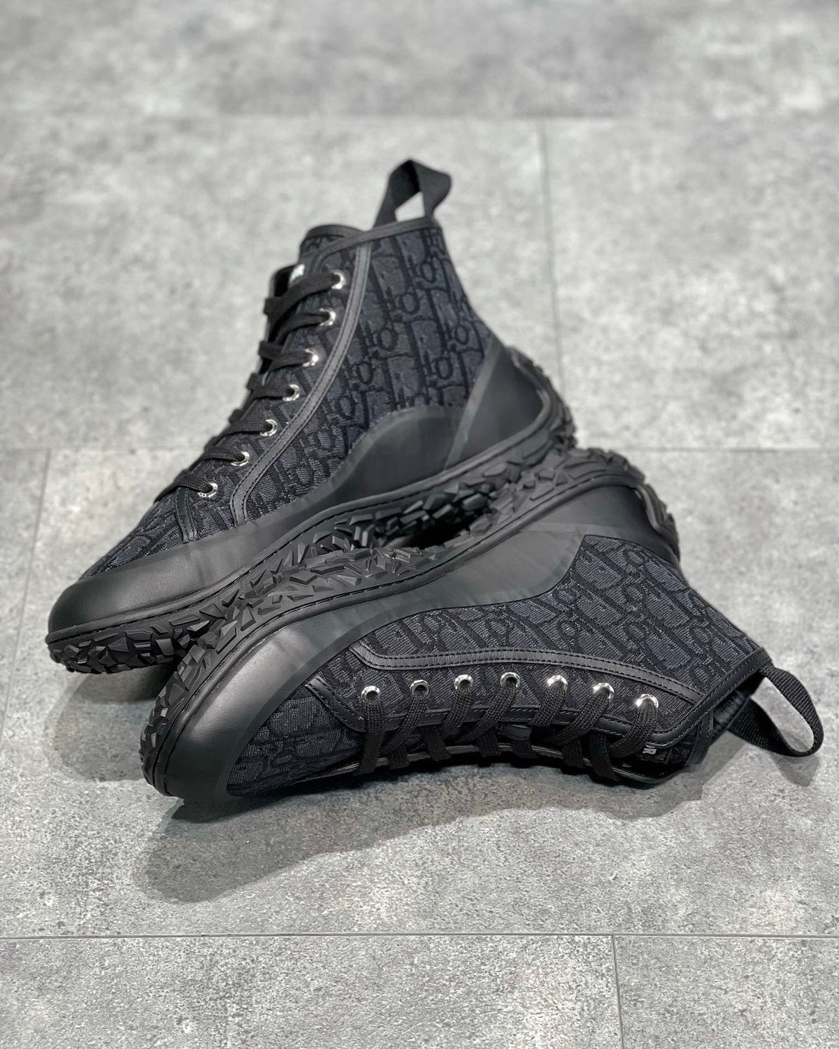 DIO Sneakers