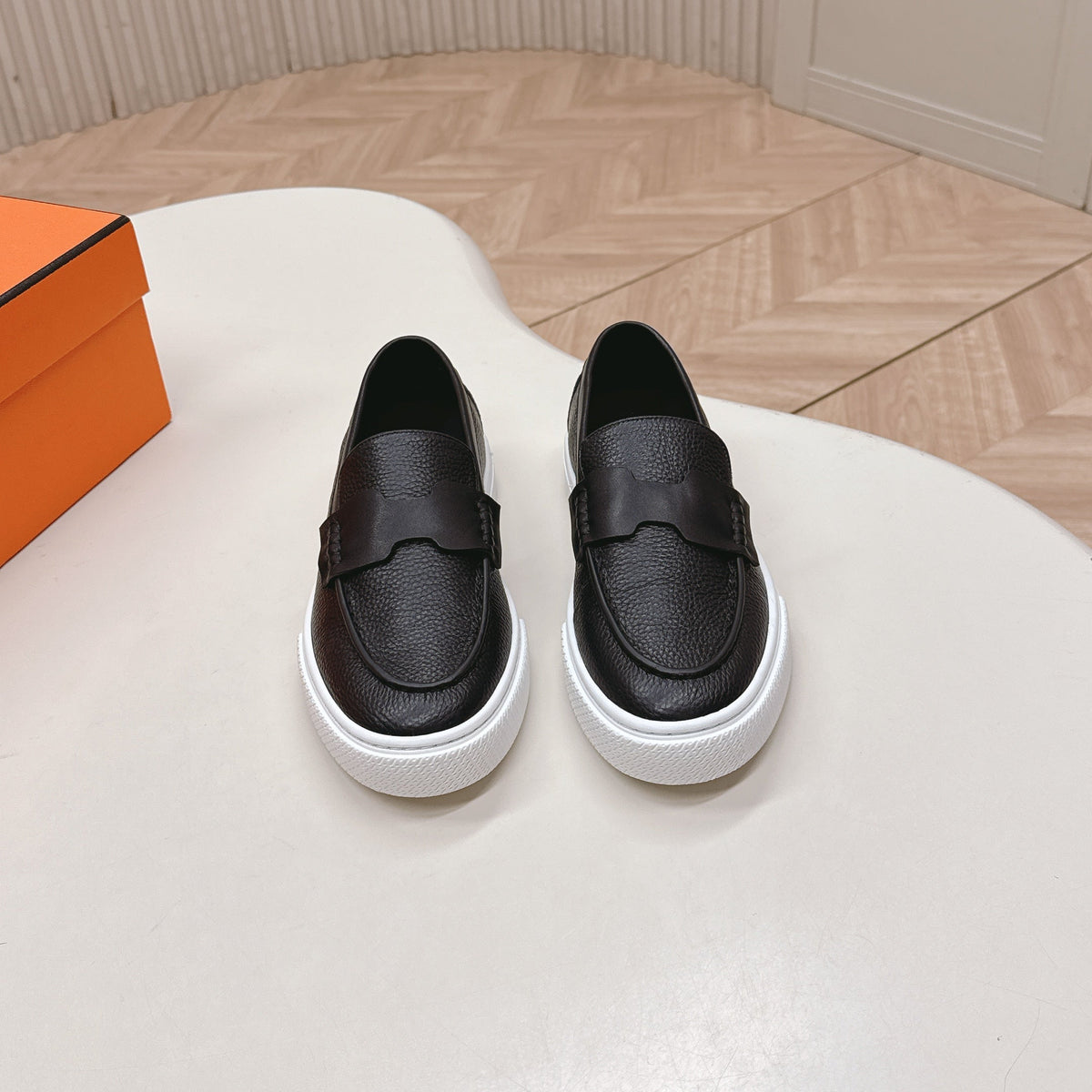 HM 25S SLIP-ON IN BLACK GRAINED LEATHER