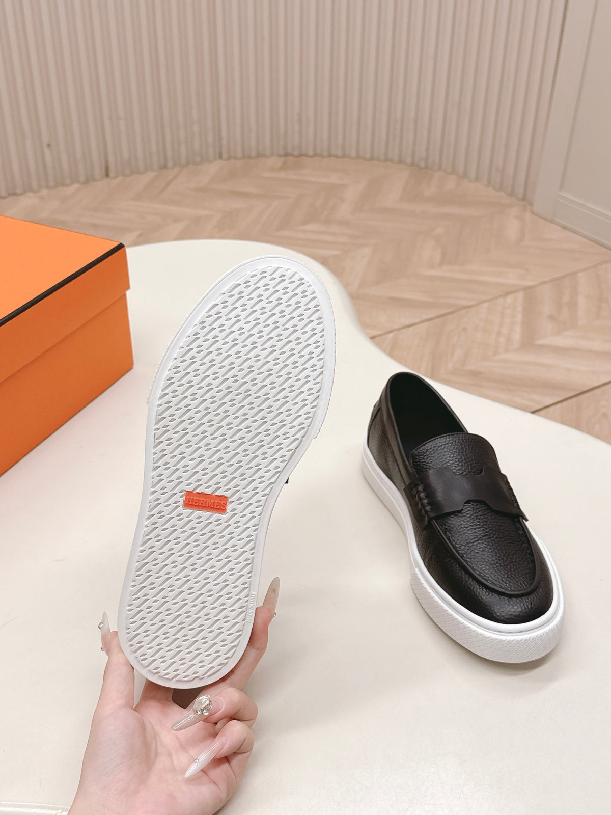 HM 25S SLIP-ON IN BLACK GRAINED LEATHER