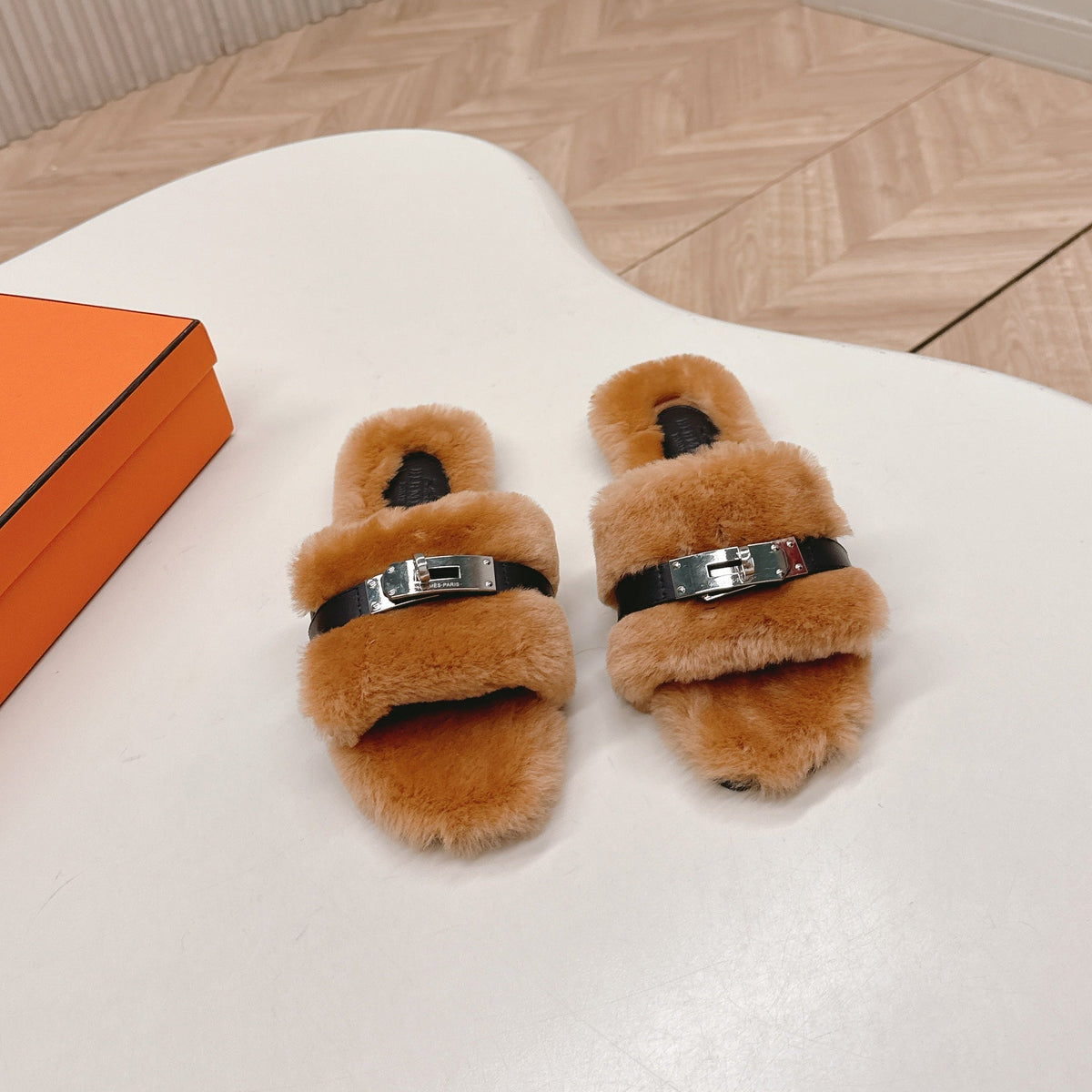 HM 25S ORAN SANDAL IN CLAY ORANGE SHEARLING WITH SILVER HARDWARE
