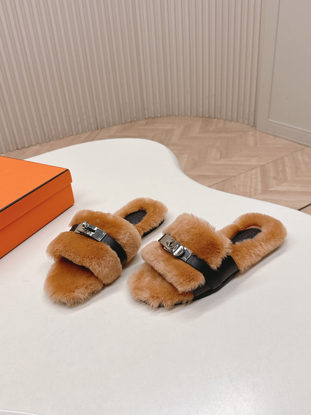 HM 25S ORAN SANDAL IN CLAY ORANGE SHEARLING WITH SILVER HARDWARE