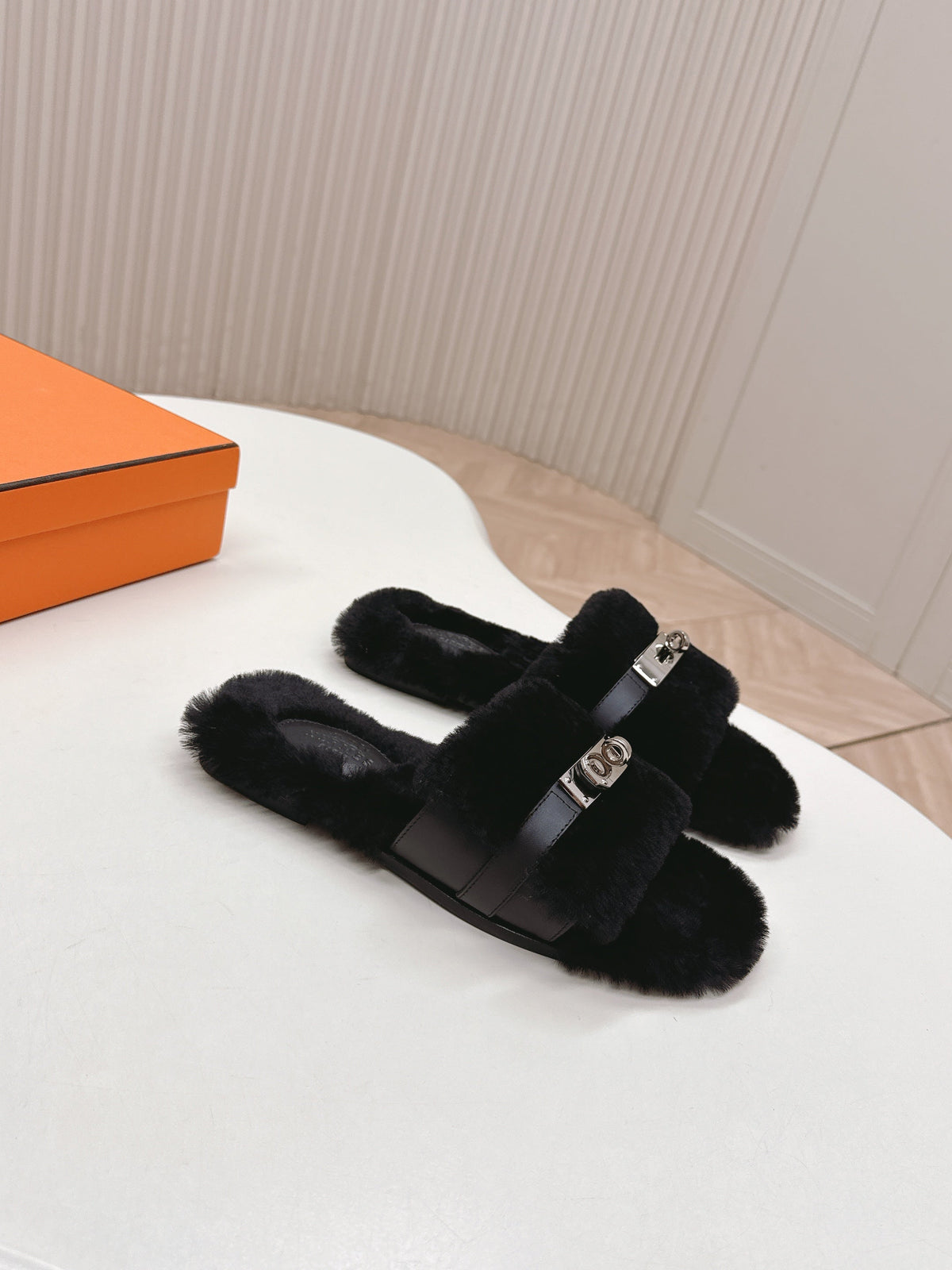 HM 25S ORAN SANDAL IN BLACK SHEARLING WITH SILVER HARDWARE