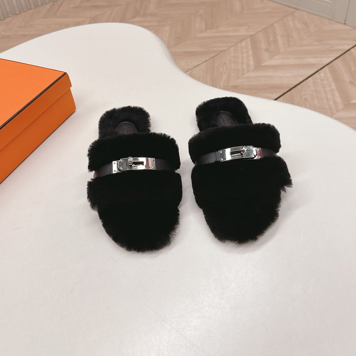 HM 25S ORAN SANDAL IN BLACK SHEARLING WITH SILVER HARDWARE