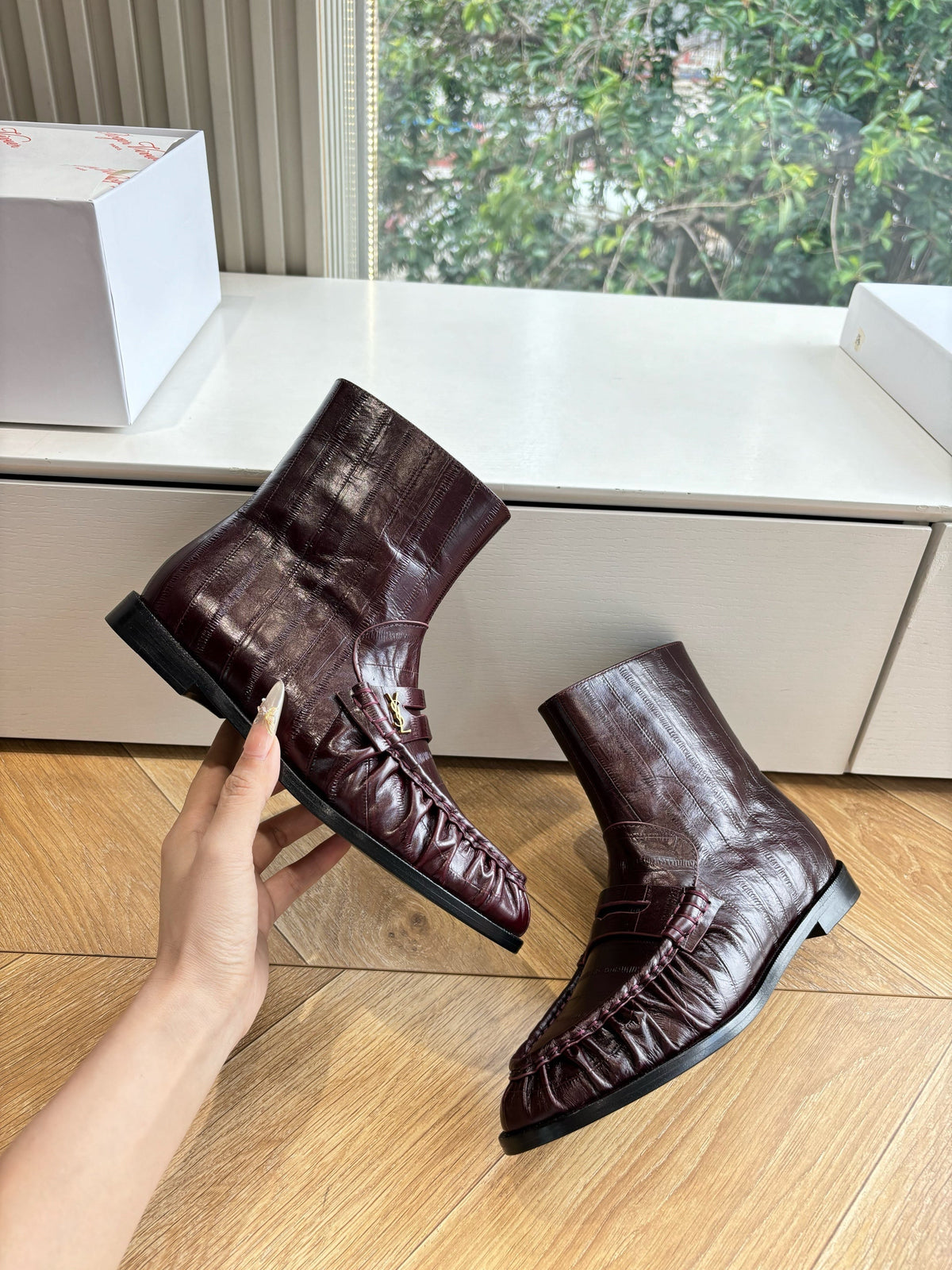 YSL 25S ANKLE FLAT BOOTS IN DEEP REDWOOD EMBOSSED LAMBSKIN WITH SIDE ZIPPER
