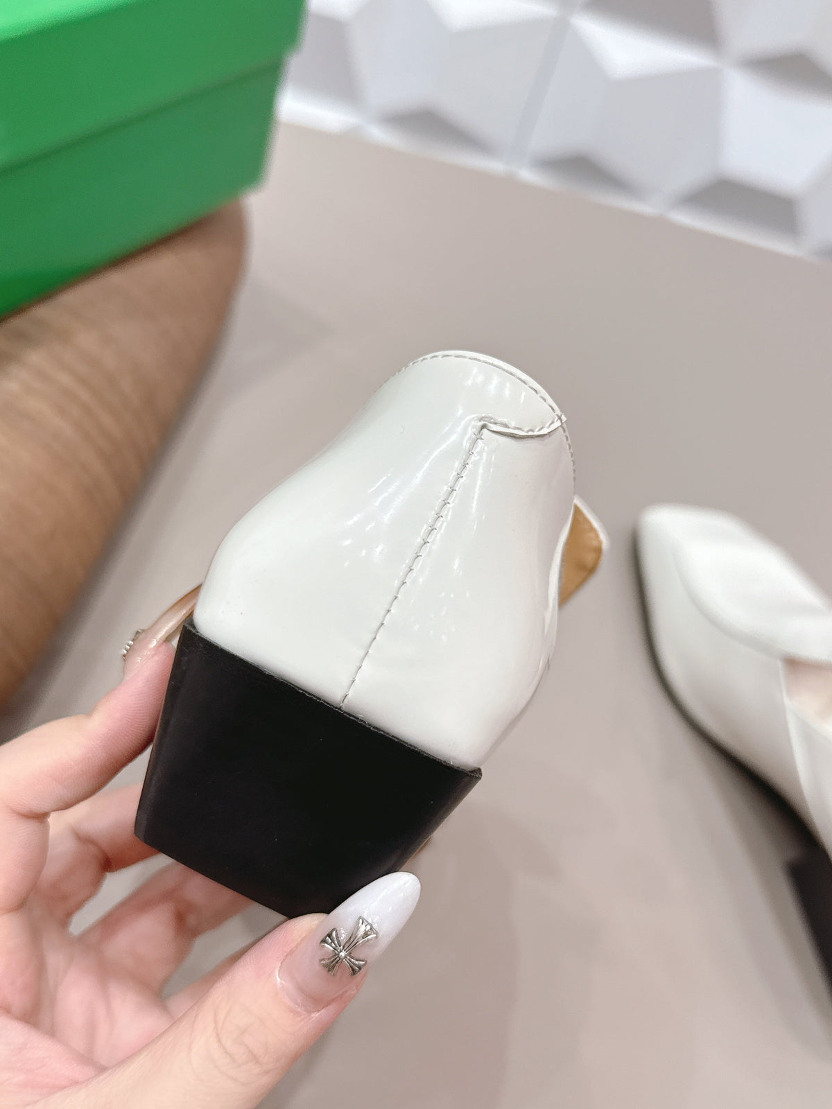 BOTTEGA VENETA 26S VENTURA LOAFERS 40 MM WHITE GLOSSY CALFSKIN