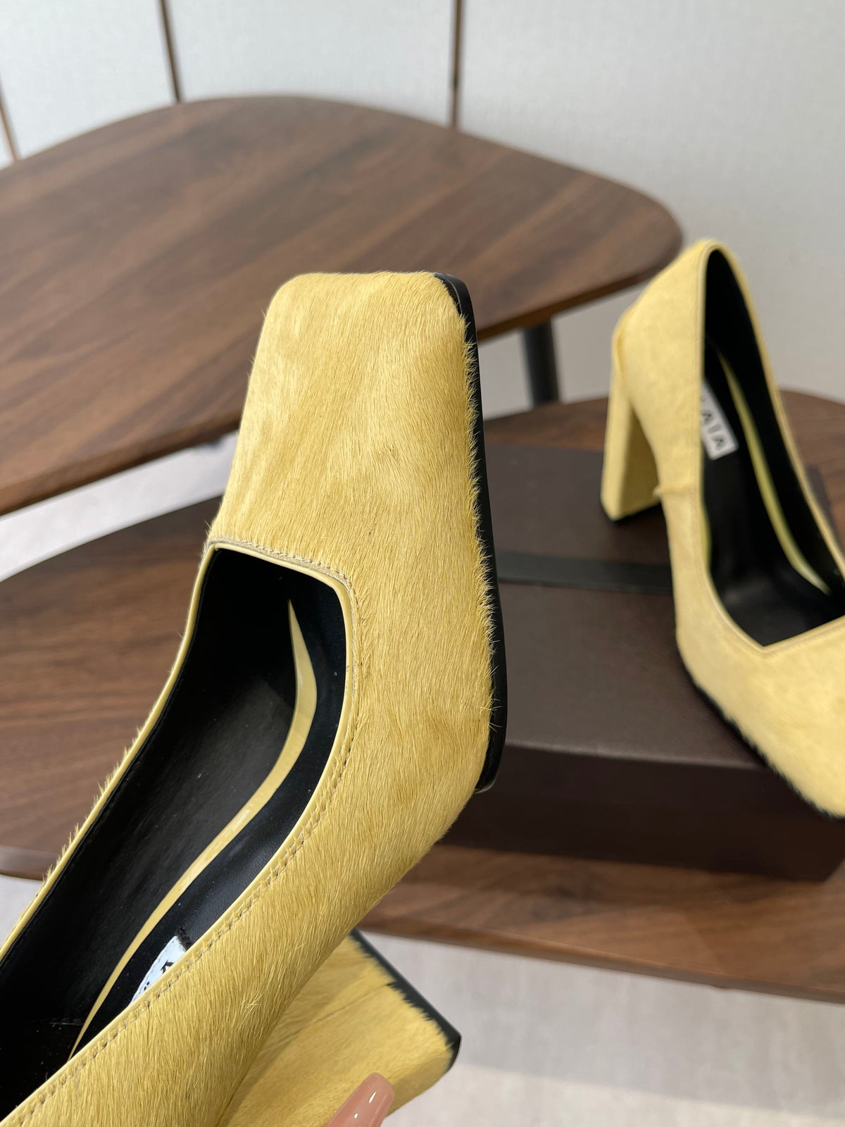 ALAIA 26S SQUARE-TOE HIGH HEELS 95 MM IN YELLOW PONY HAIR