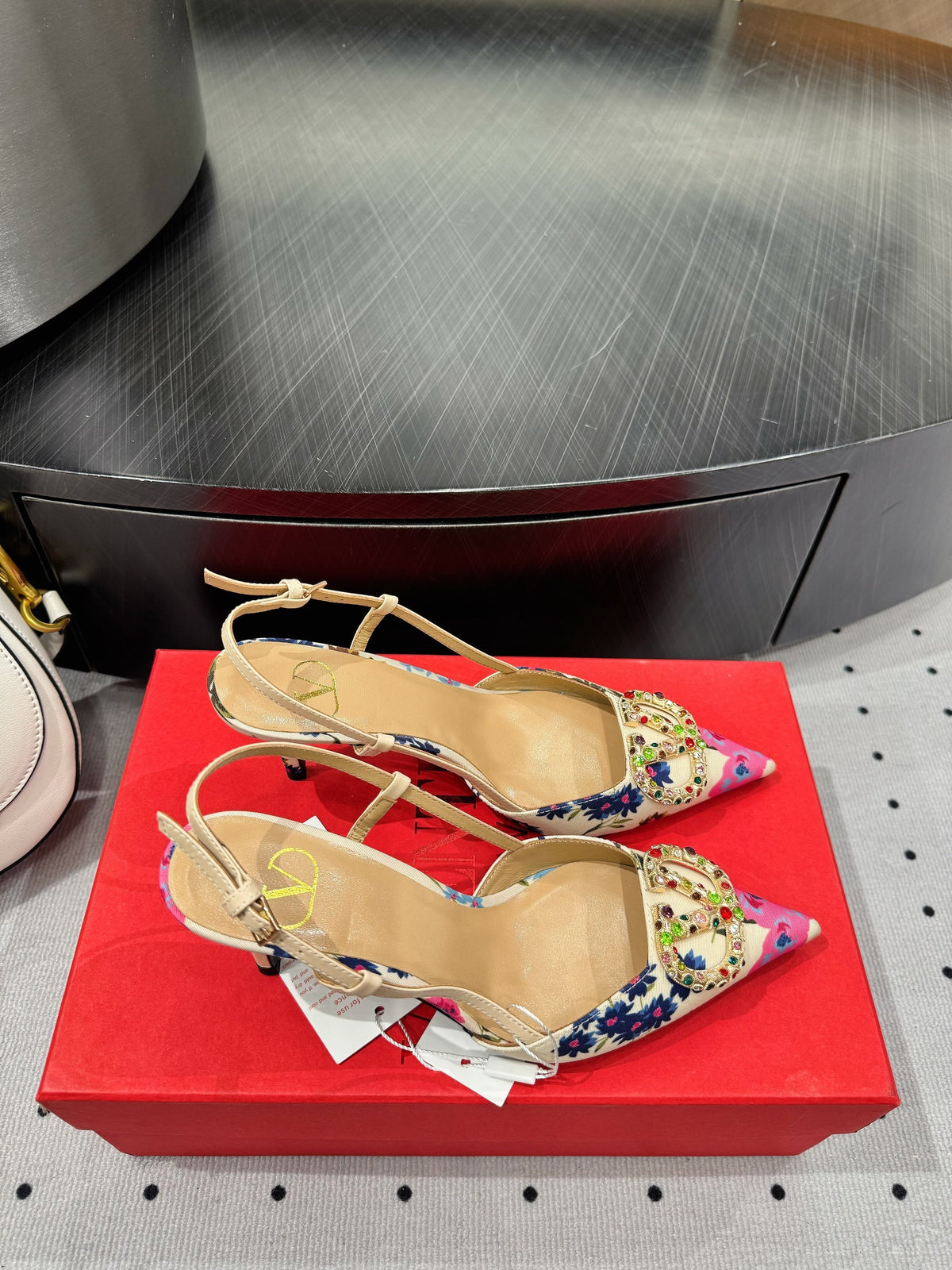 VLTN HIGH SLINGBACK 25S 80 MM IN WHITE MIX PINK FABRIC AND CALFSKIN