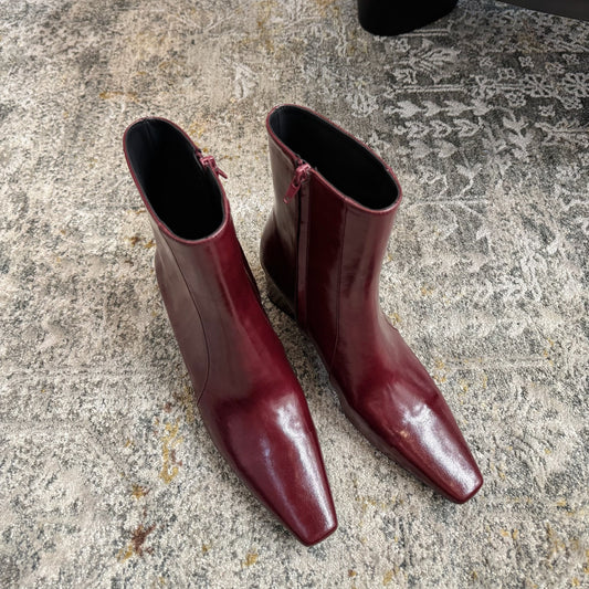 YSL 26S ANKLE BOOTS 70 MM IN DARK RED SHINY CALFSKIN