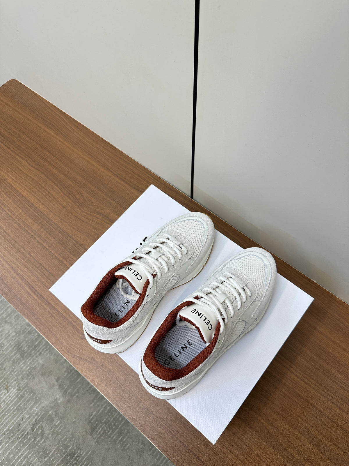 RUNNER CR-03 LOW LACE-UP PALE GRAY SUEDE AND WHITE CALFSKIN