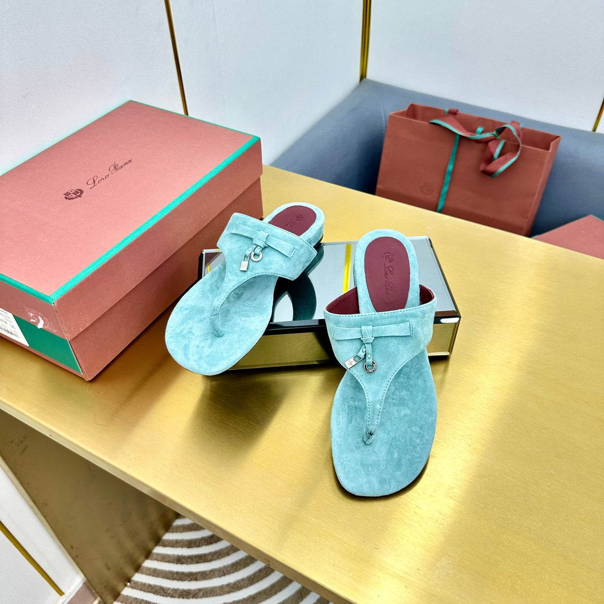 FLIP FLOPS IN EMERALD GREEN SUEDE AND HARDWARE SILVER