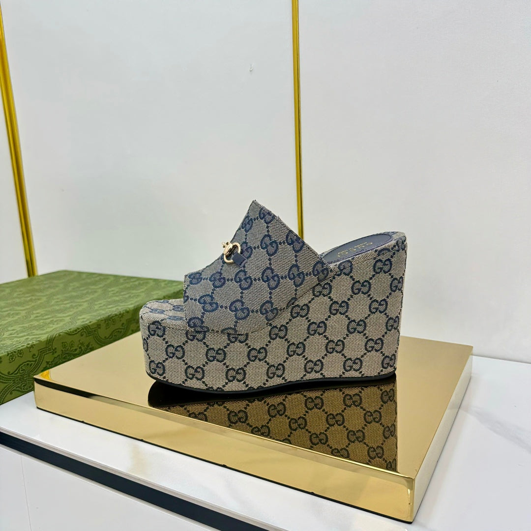 GG WEDGE SLIDES 110 IN GREY FABRIC WITH GOLD HARDWARE