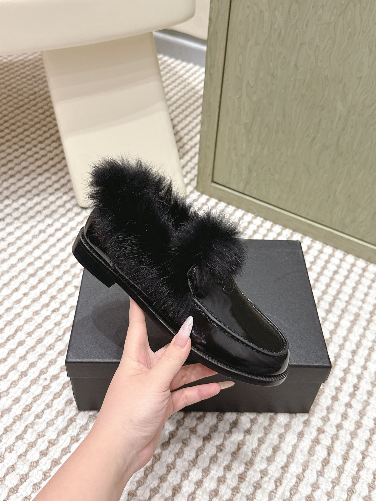 CHANEL 25S LOAFERS MOCCASIN IN BLACK GLOSSY CALFSKIN WITH MINK FUR LINING