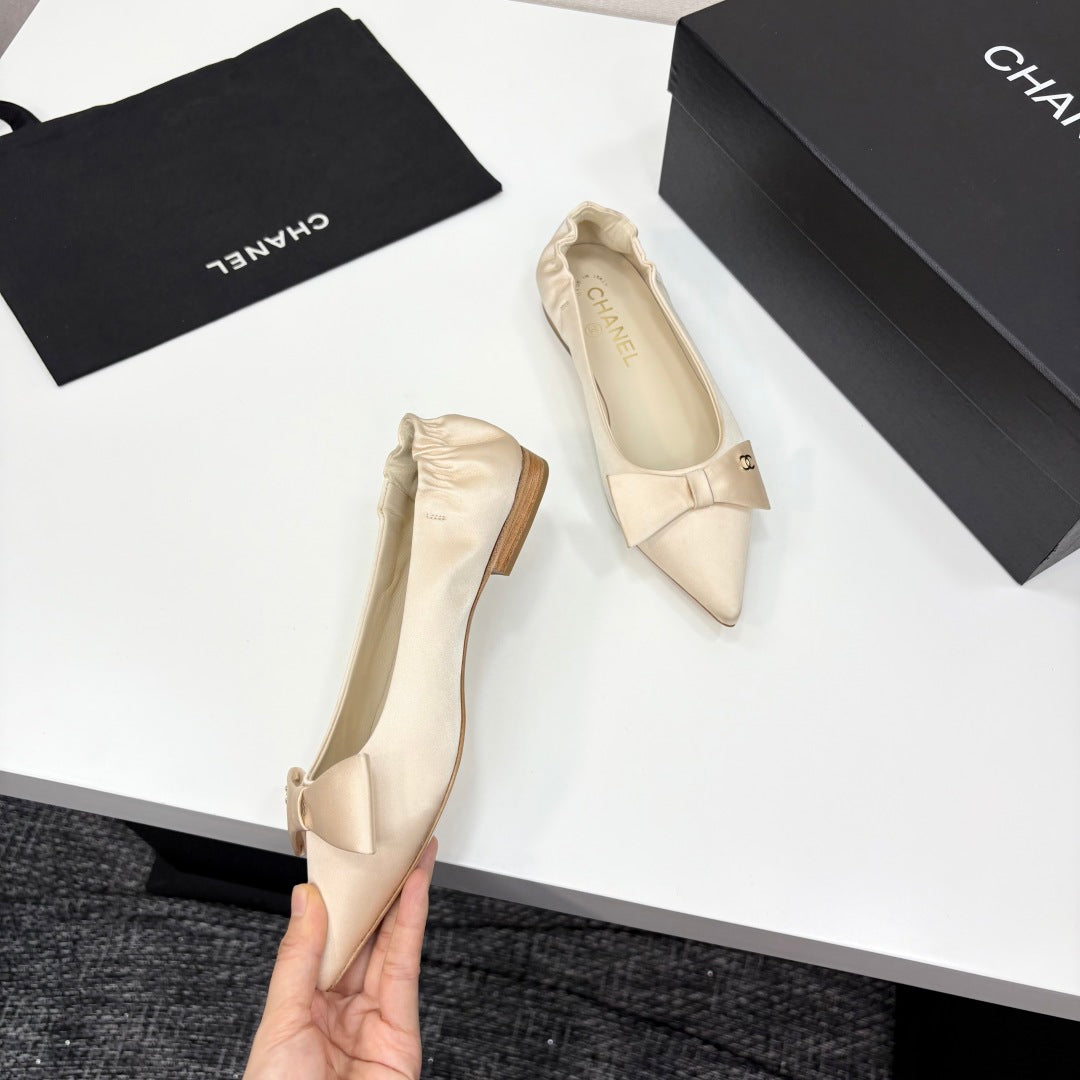 CC BALLET FLATS 25S IN LIGHT BEIGE SATIN WITH BOW