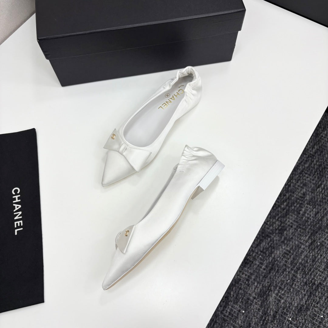 CC BALLET FLATS 25S IN WHITE SATIN WITH BOW