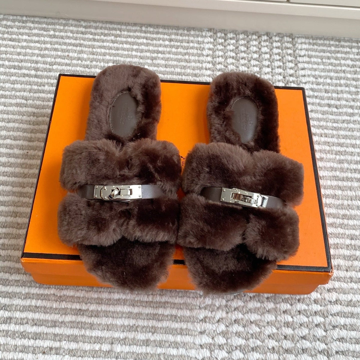 HM 25S ECLAIR SANDAL IN DARK BROWN SHEARLING WITH SILVER HARDWARE
