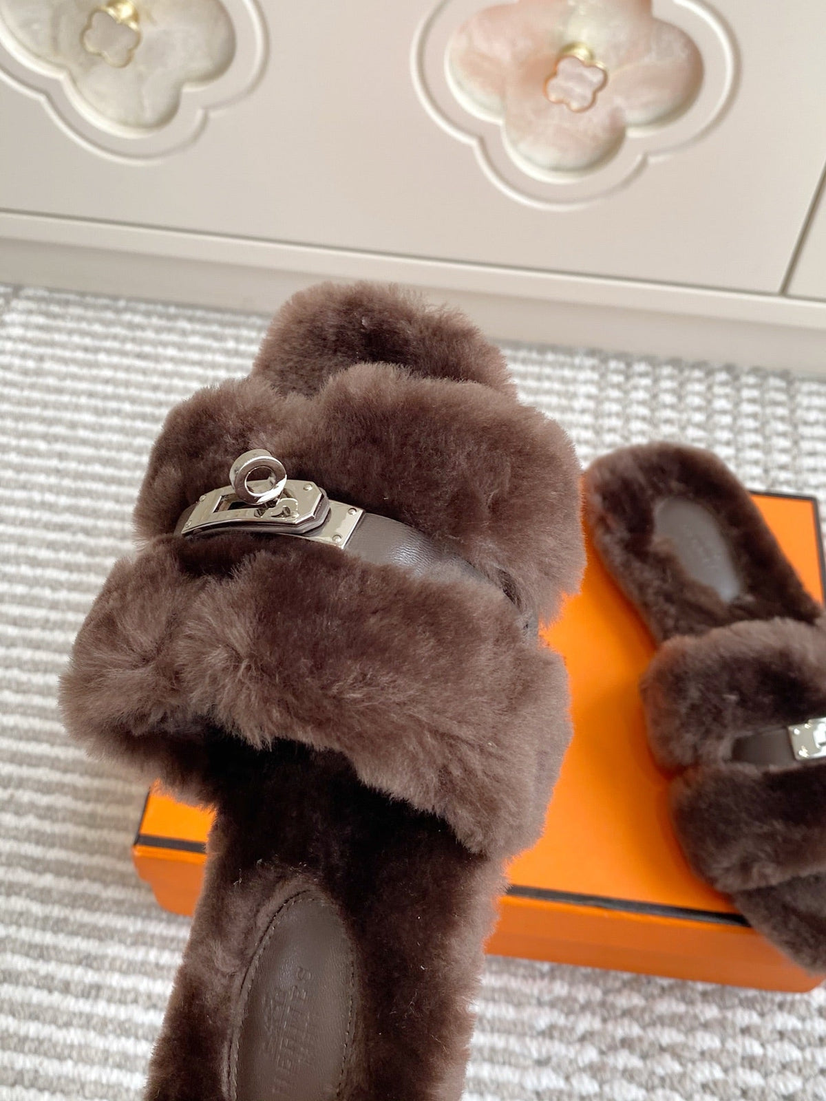 HM 25S ECLAIR SANDAL IN DARK BROWN SHEARLING WITH SILVER HARDWARE