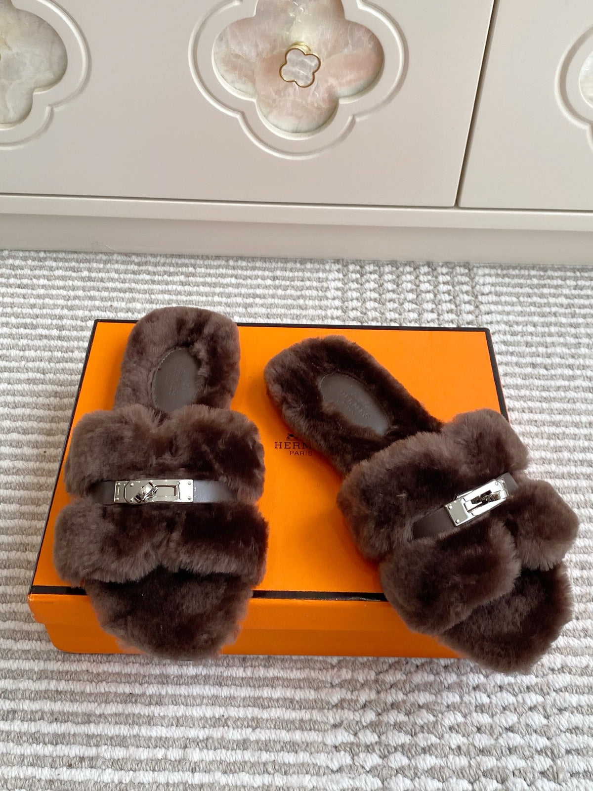 HM 25S ECLAIR SANDAL IN DARK BROWN SHEARLING WITH SILVER HARDWARE