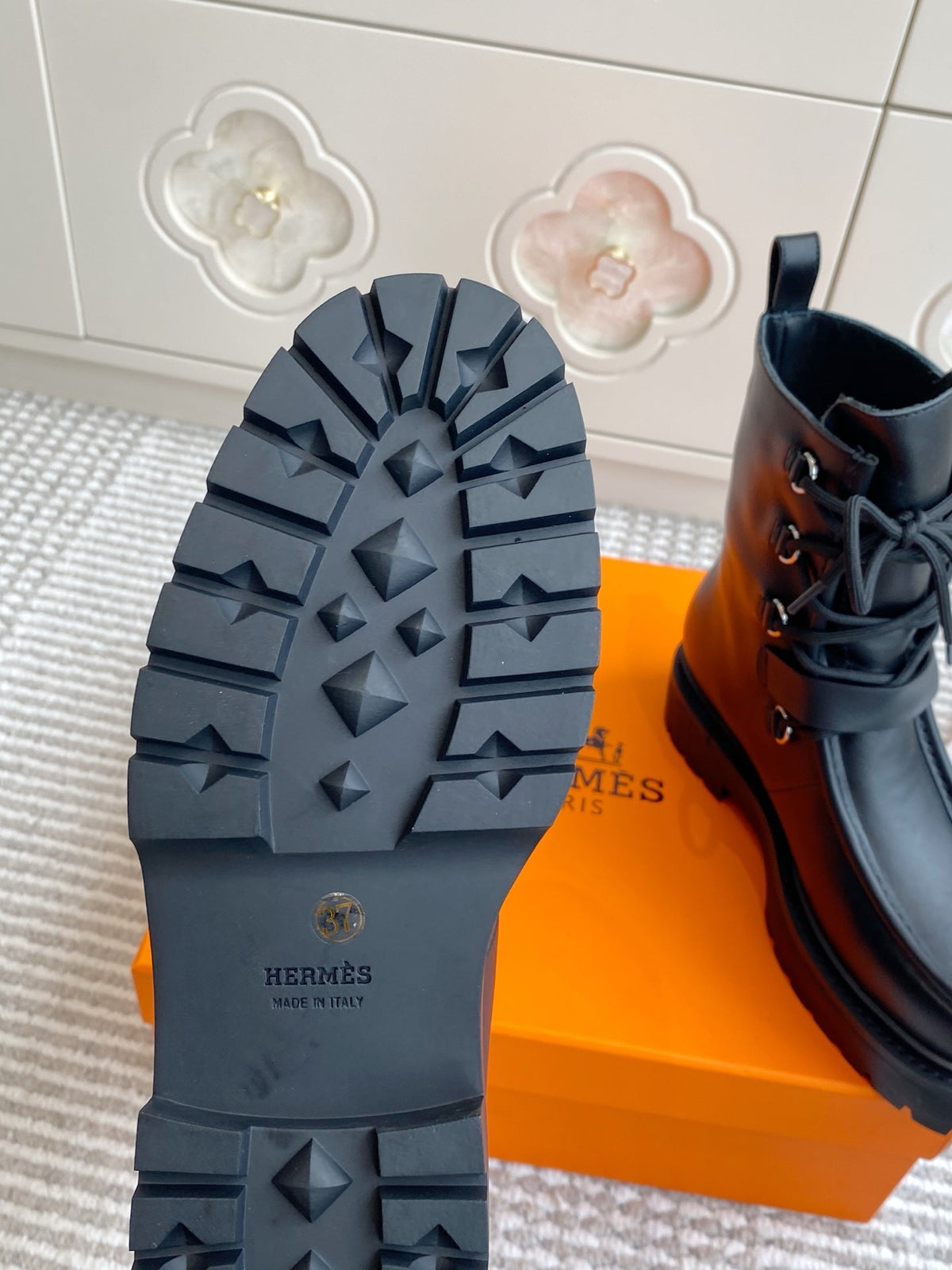 HM 25S ANKLE BOOTS IN BLACK LAMBSKIN