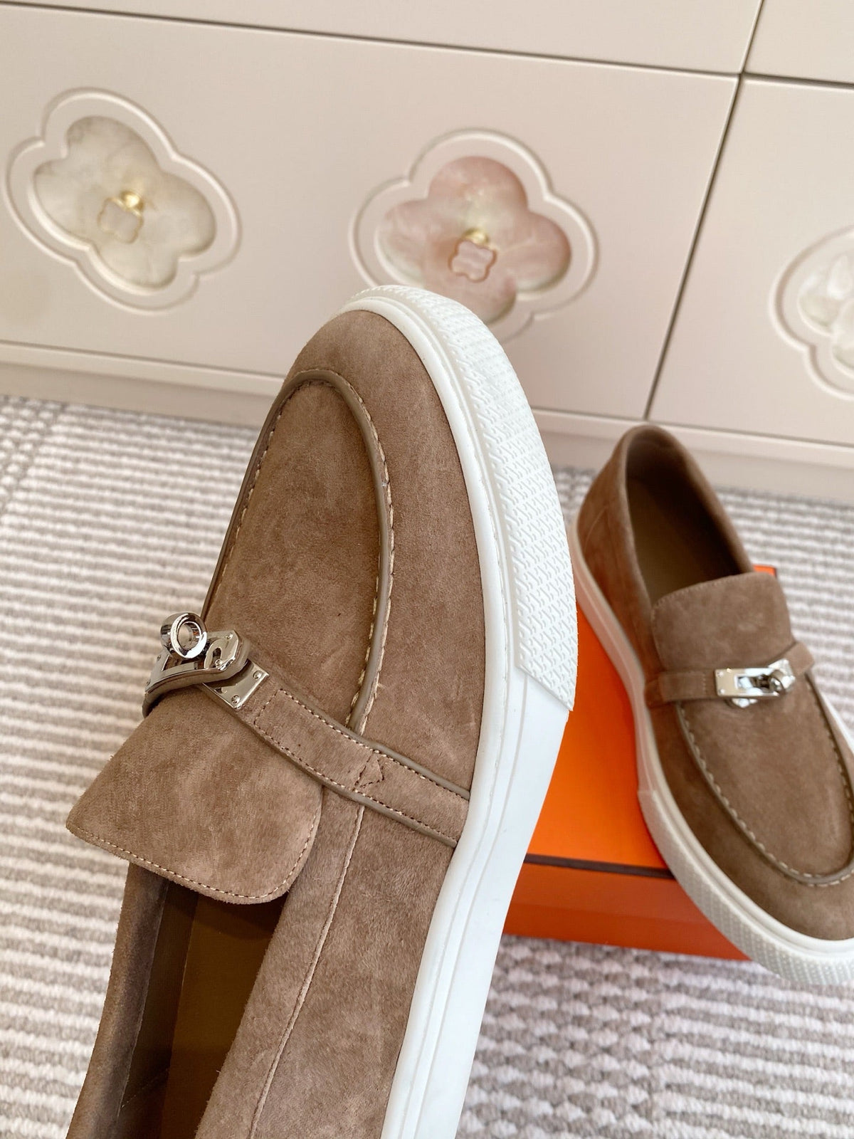 HM 25S SLIP-ON IN BROWN SUEDE WITH SILVER HARDWARE
